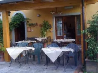 Il Casale Di Nanni B&B 루카